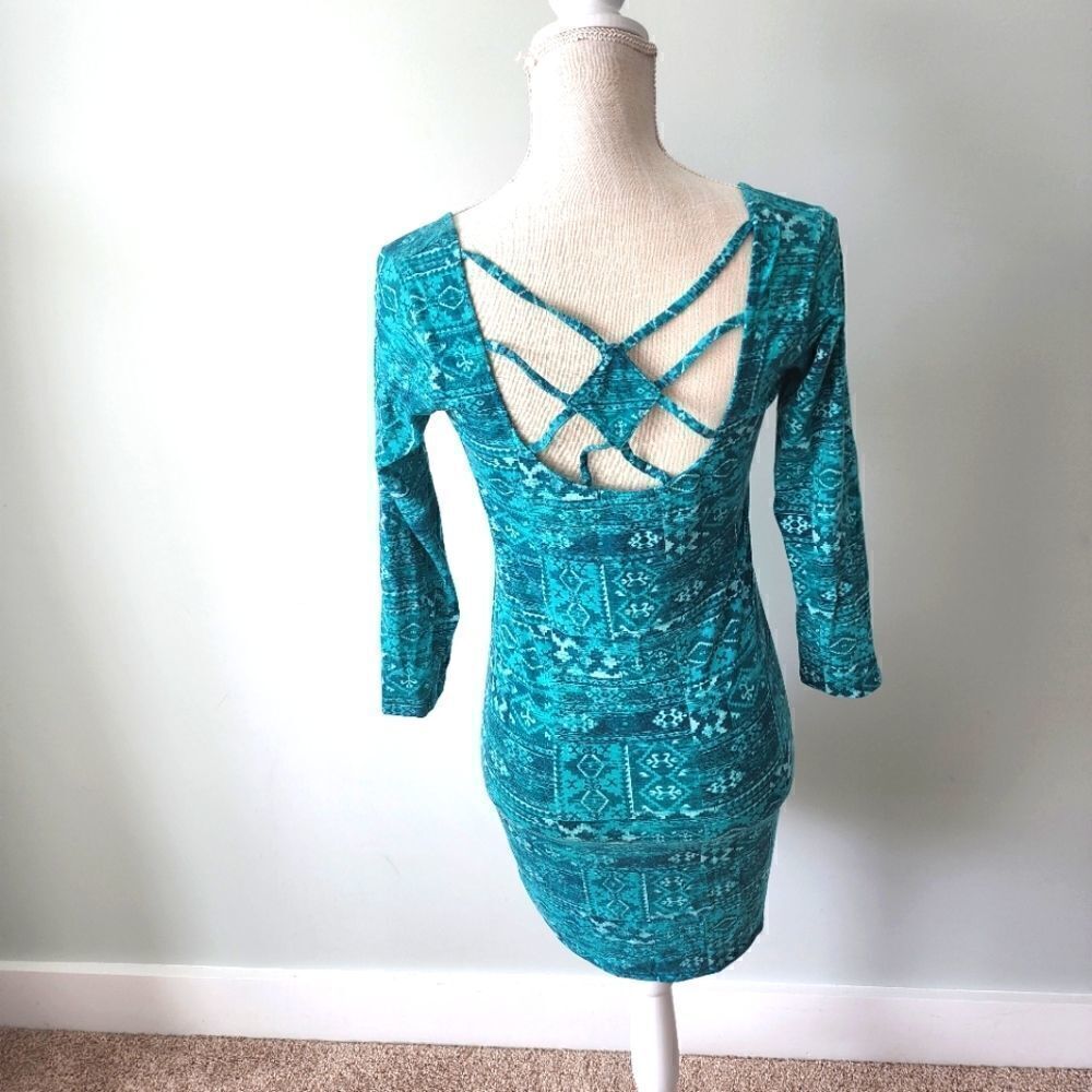 CHARLOTTE RUSSE WOMEN'S SHIFT AZTEC PRINT WITH OPEN STRAP BACK DRESS SIZE LARGE - Picture 2 of 6